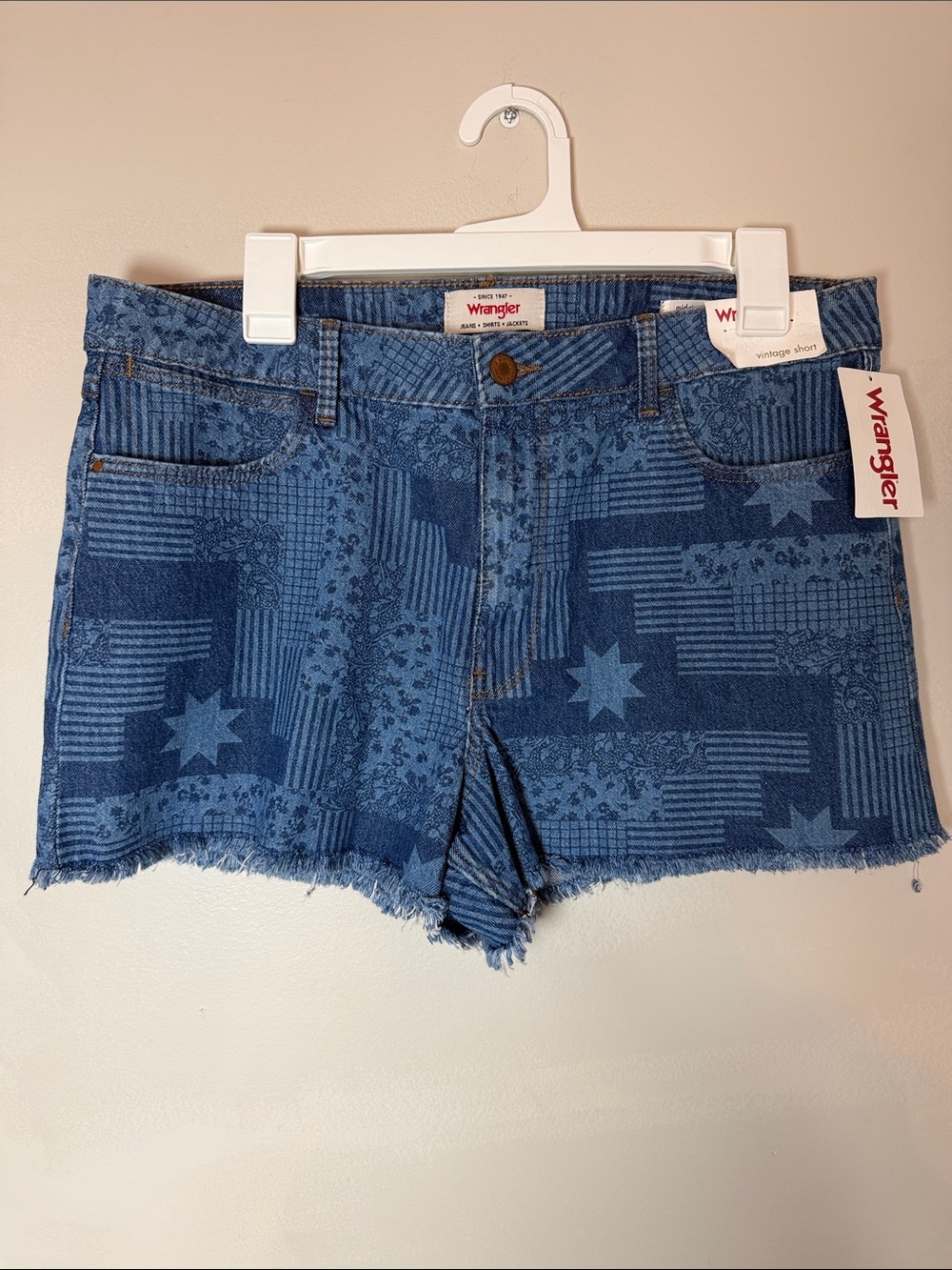 Wrangler NWT Blue Patterned Denim Cutoff Shorts. Size 12